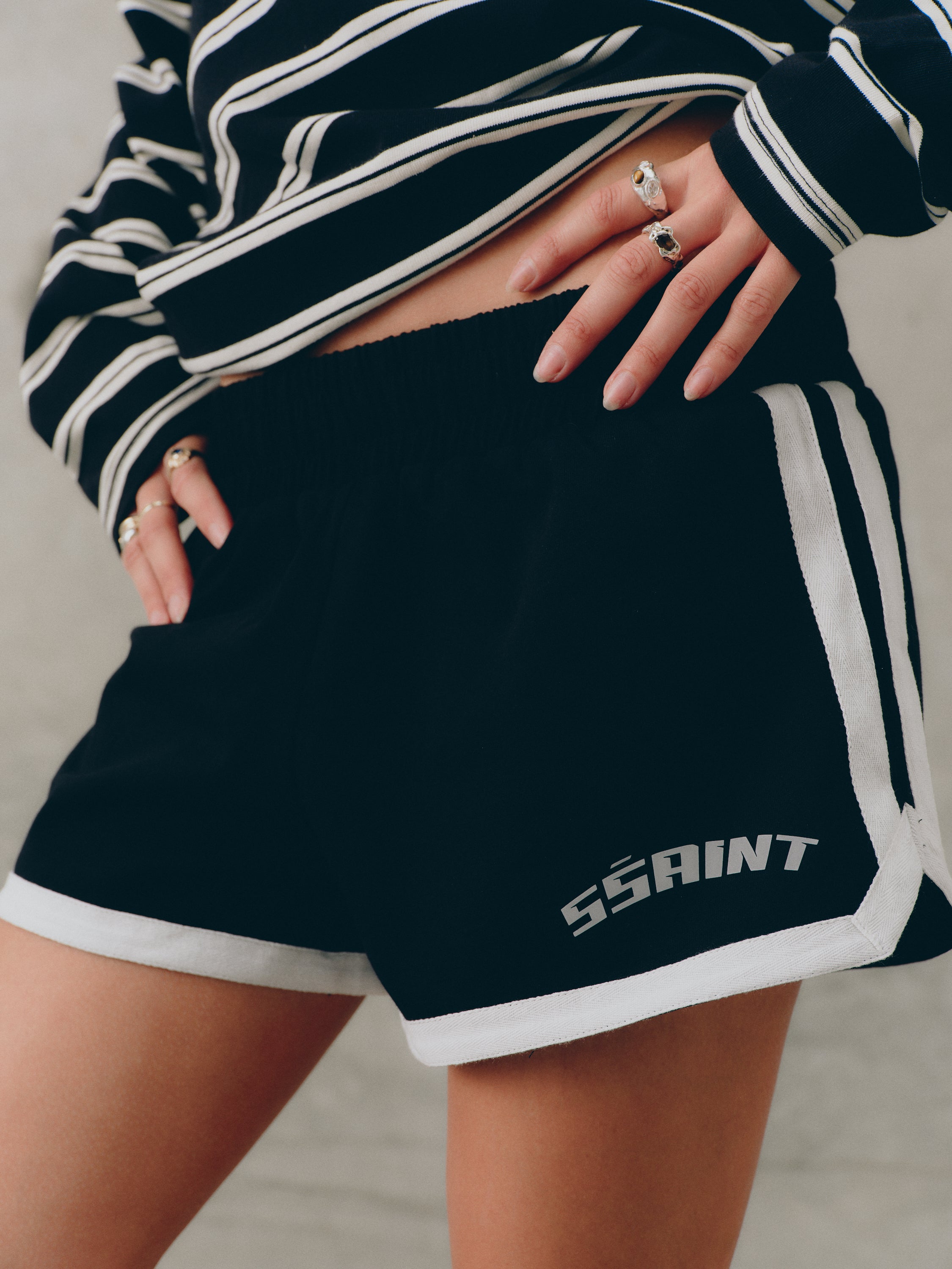 REFLECTIVE V SHORTS - BLACK – SŚAINT AU