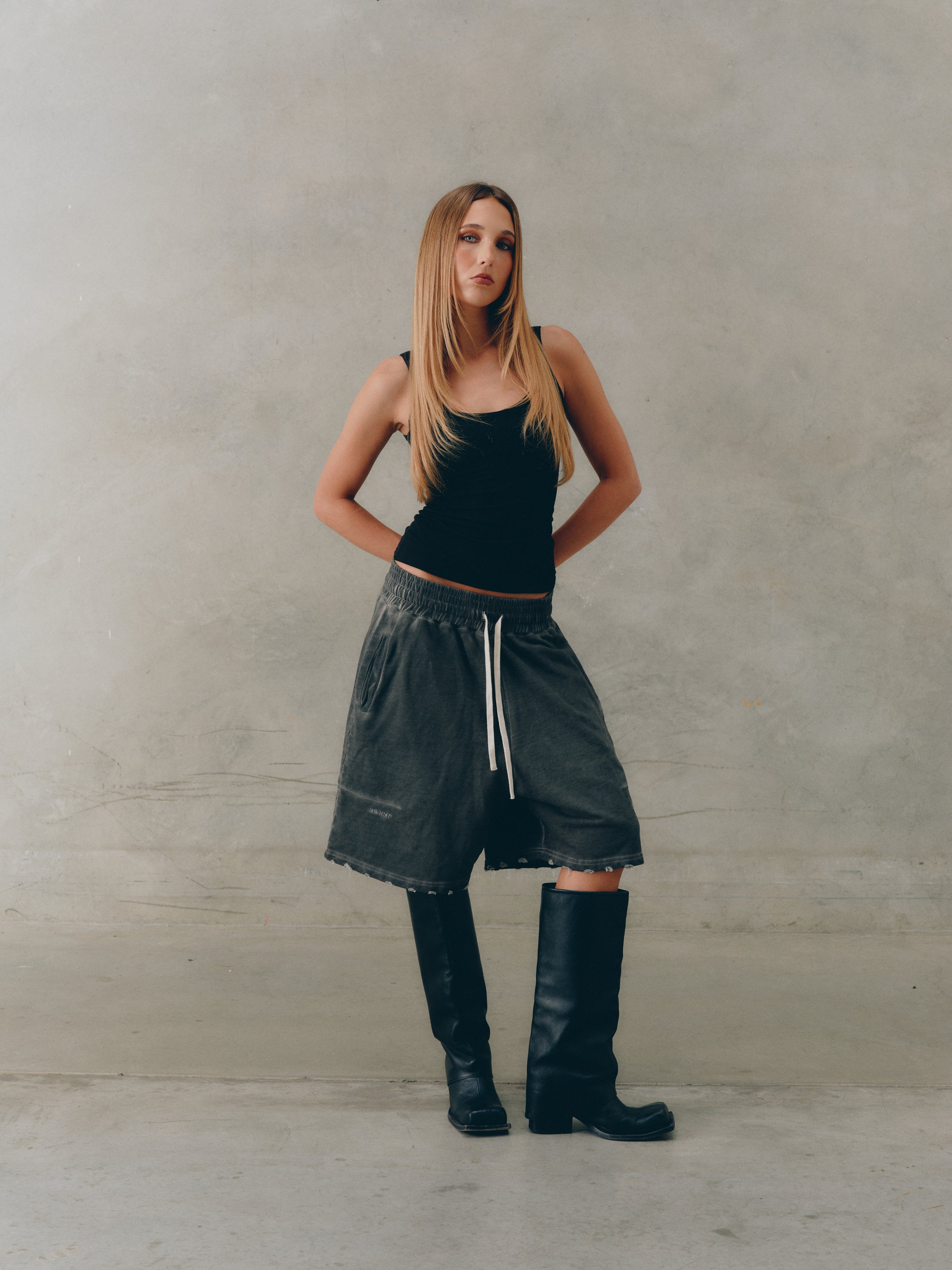 DISTRESSED LOUNGE SHORTS