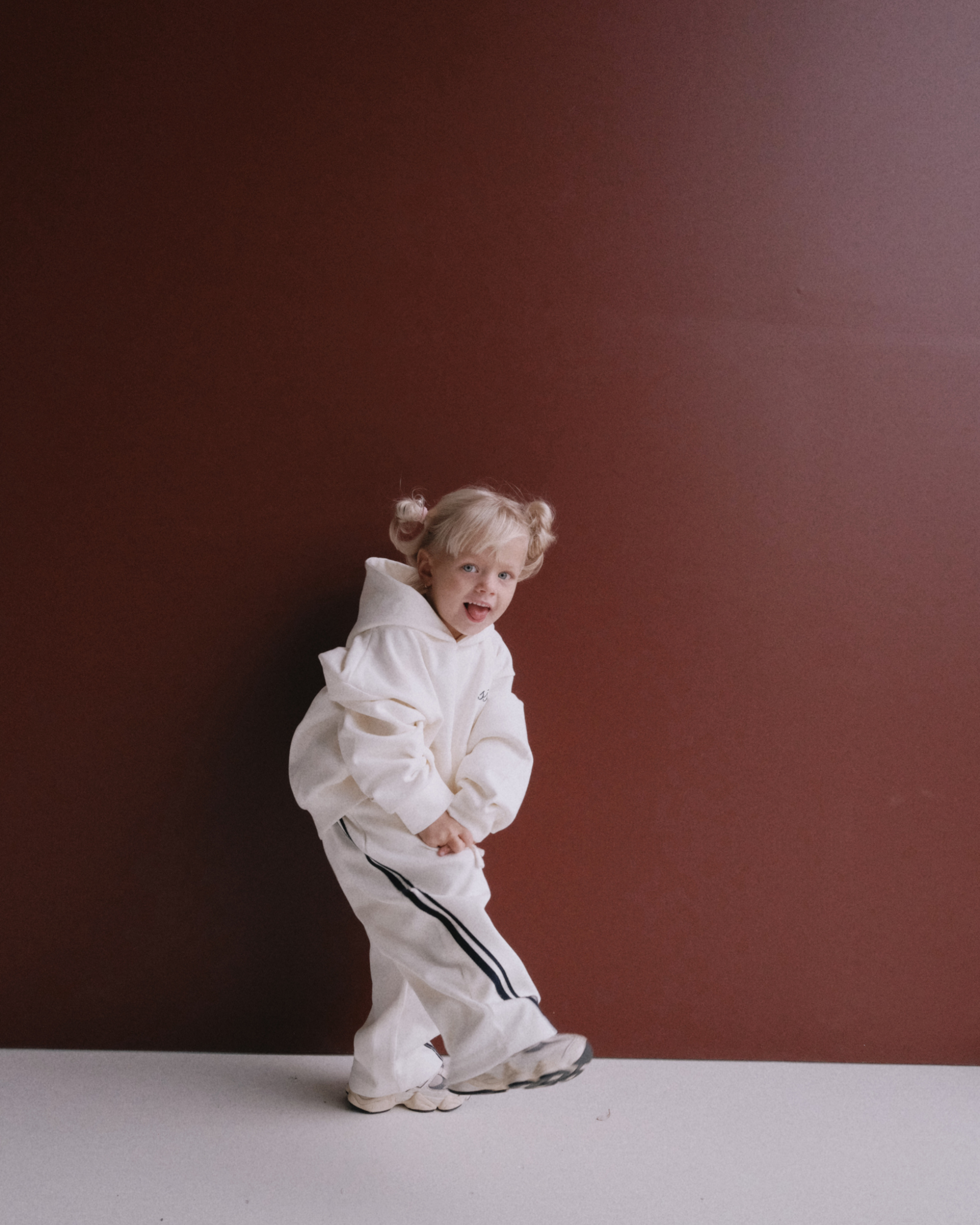 KIDS LOGO HOODIE - BUTTER & NAVY