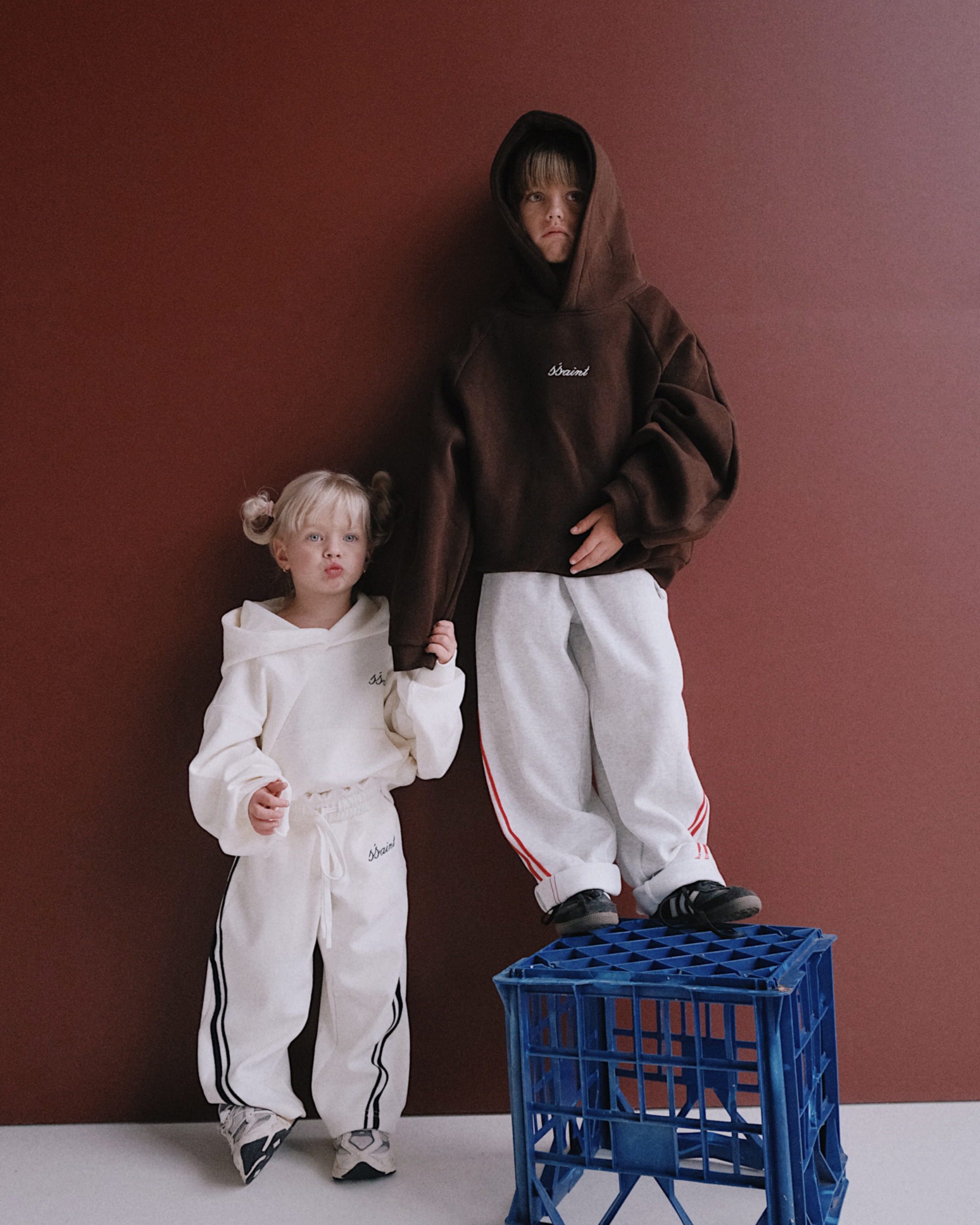 KIDS SŚAINT TONAL HOODIE - CHOCOLATE