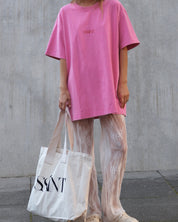 NO VACANCY TEE - DARK PINK ACID WASH