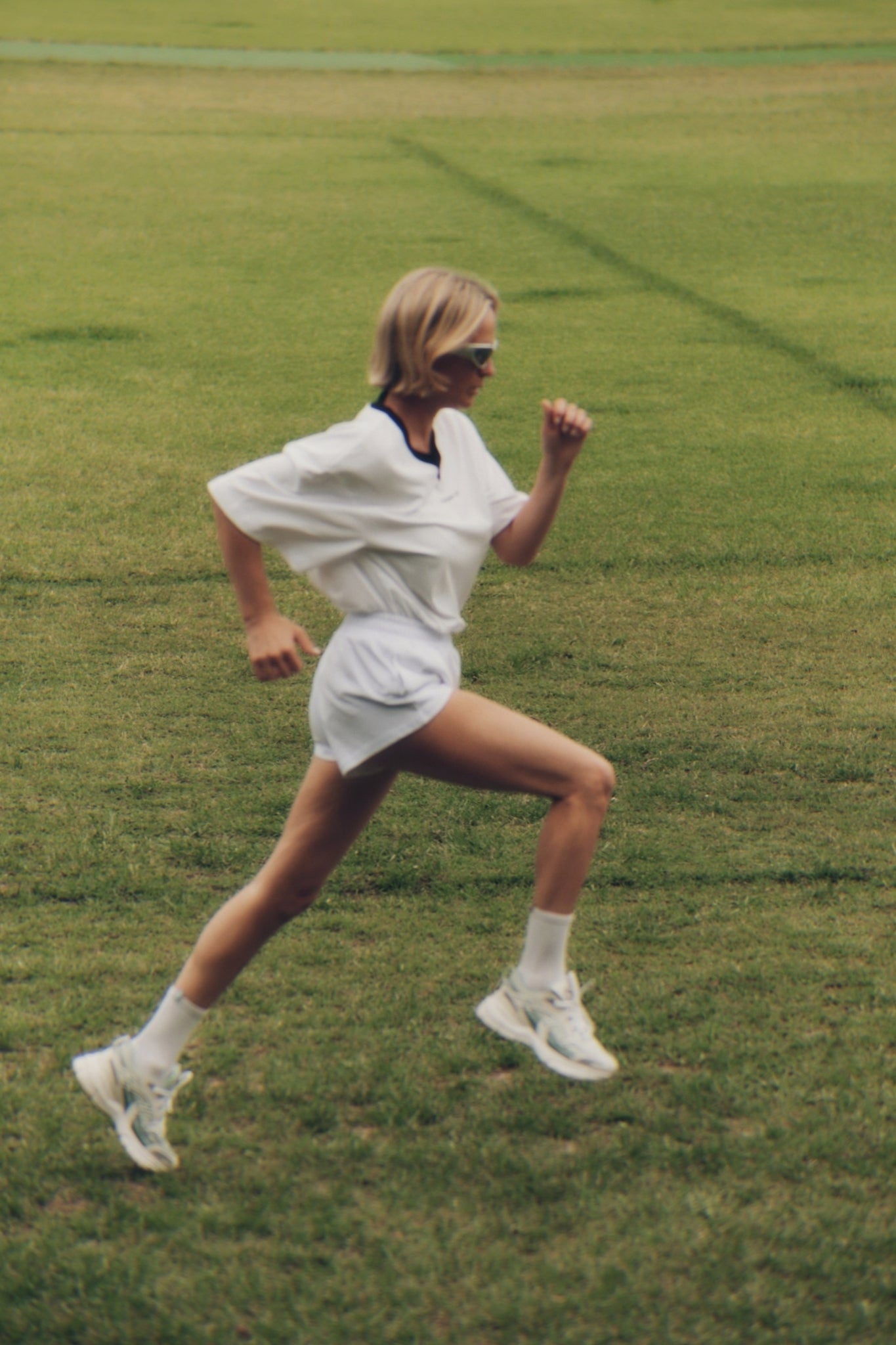 REFLECTIVE V NECK TEE - WHITE