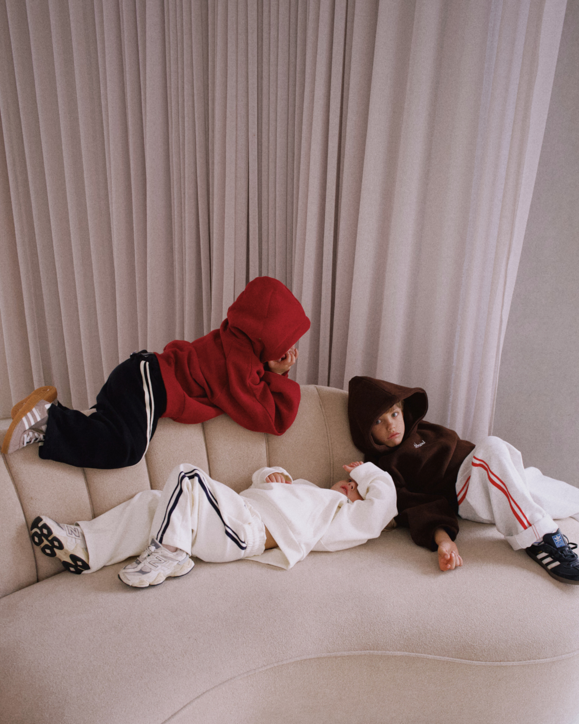KIDS SŚAINT TONAL HOODIE - CHERRY