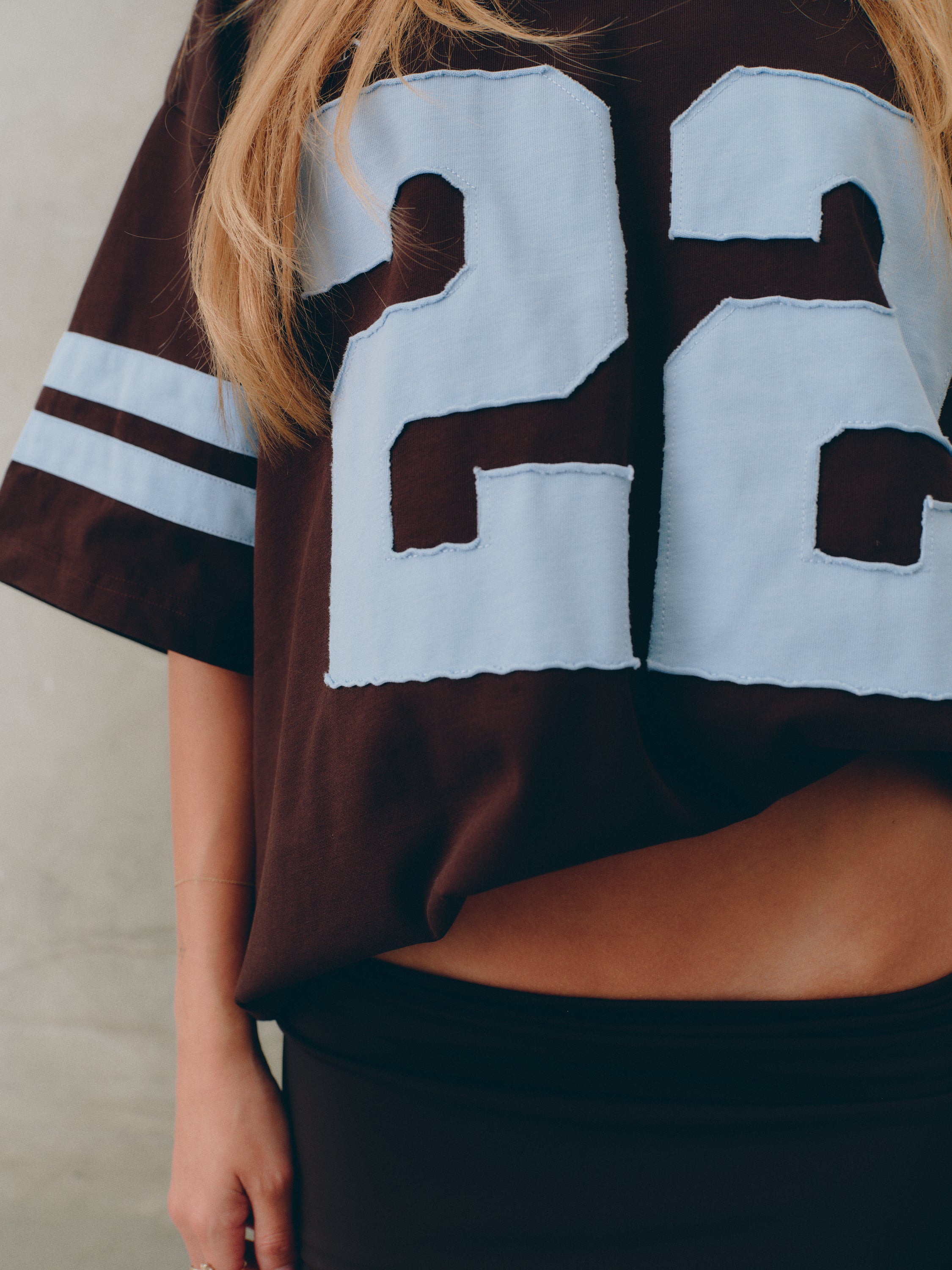 22 MOTION TEE - POWDER BLUE & ESPRESSO – SŚAINT AU