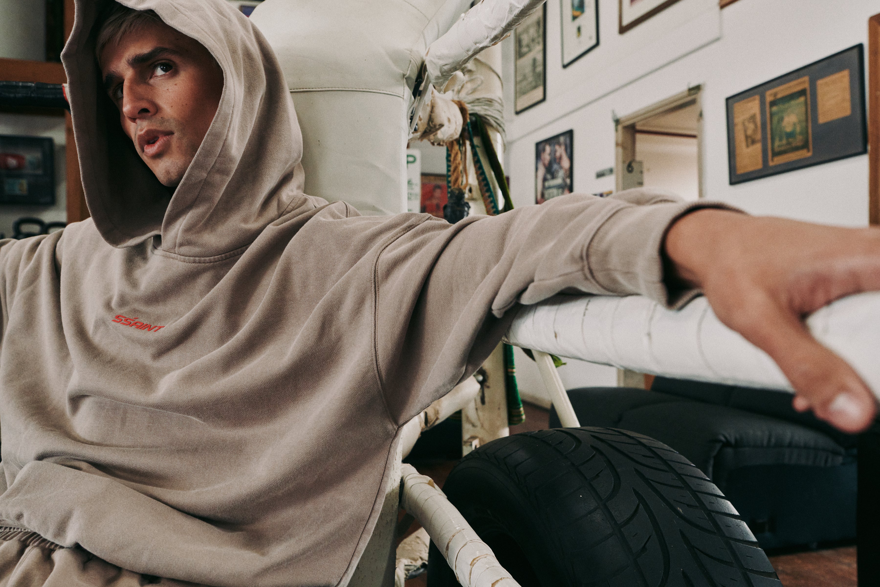 THE RIVAL HOODIE  - ACID WASH BEIGE