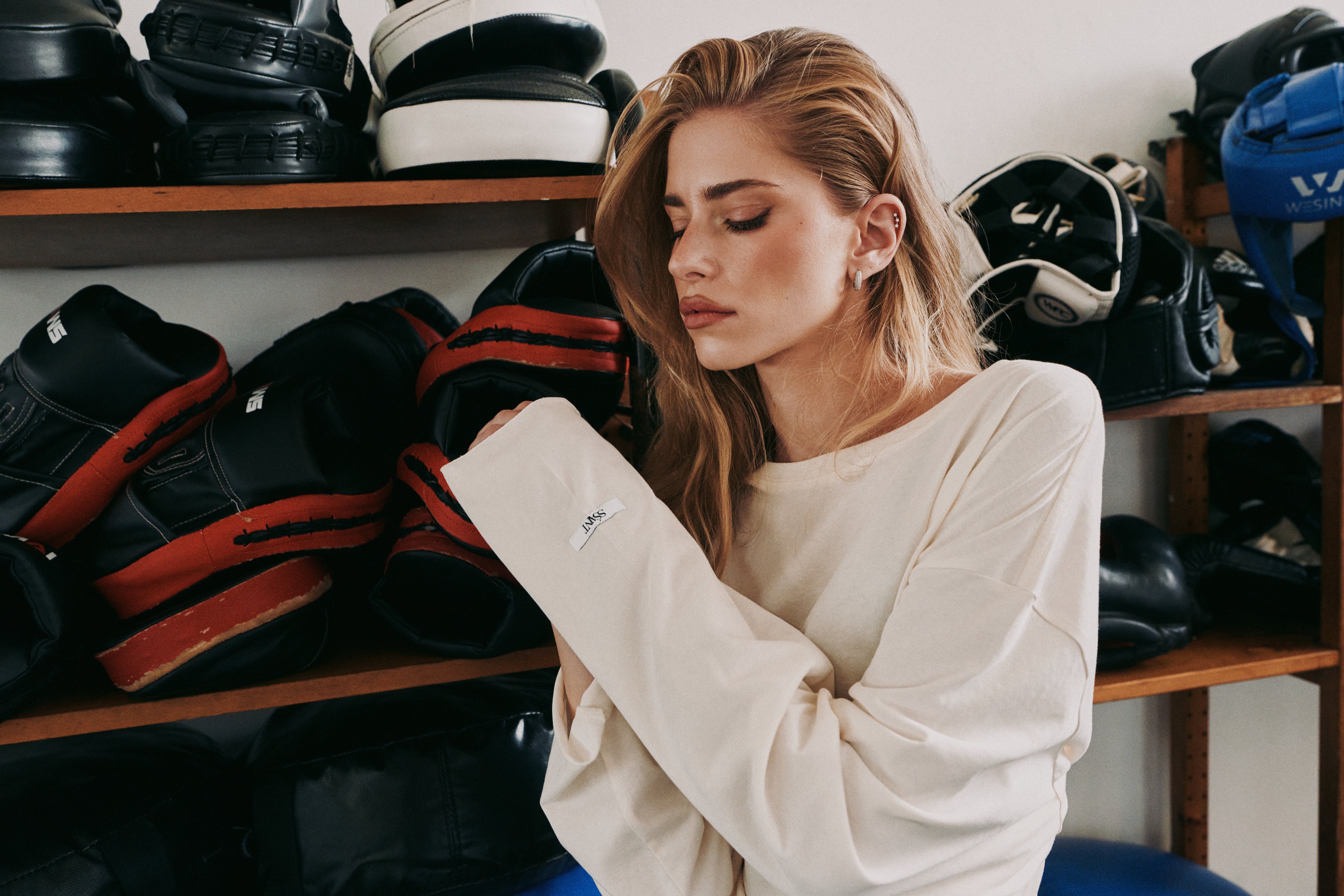 THE VICTORY LONG SLEEVE - CREAM