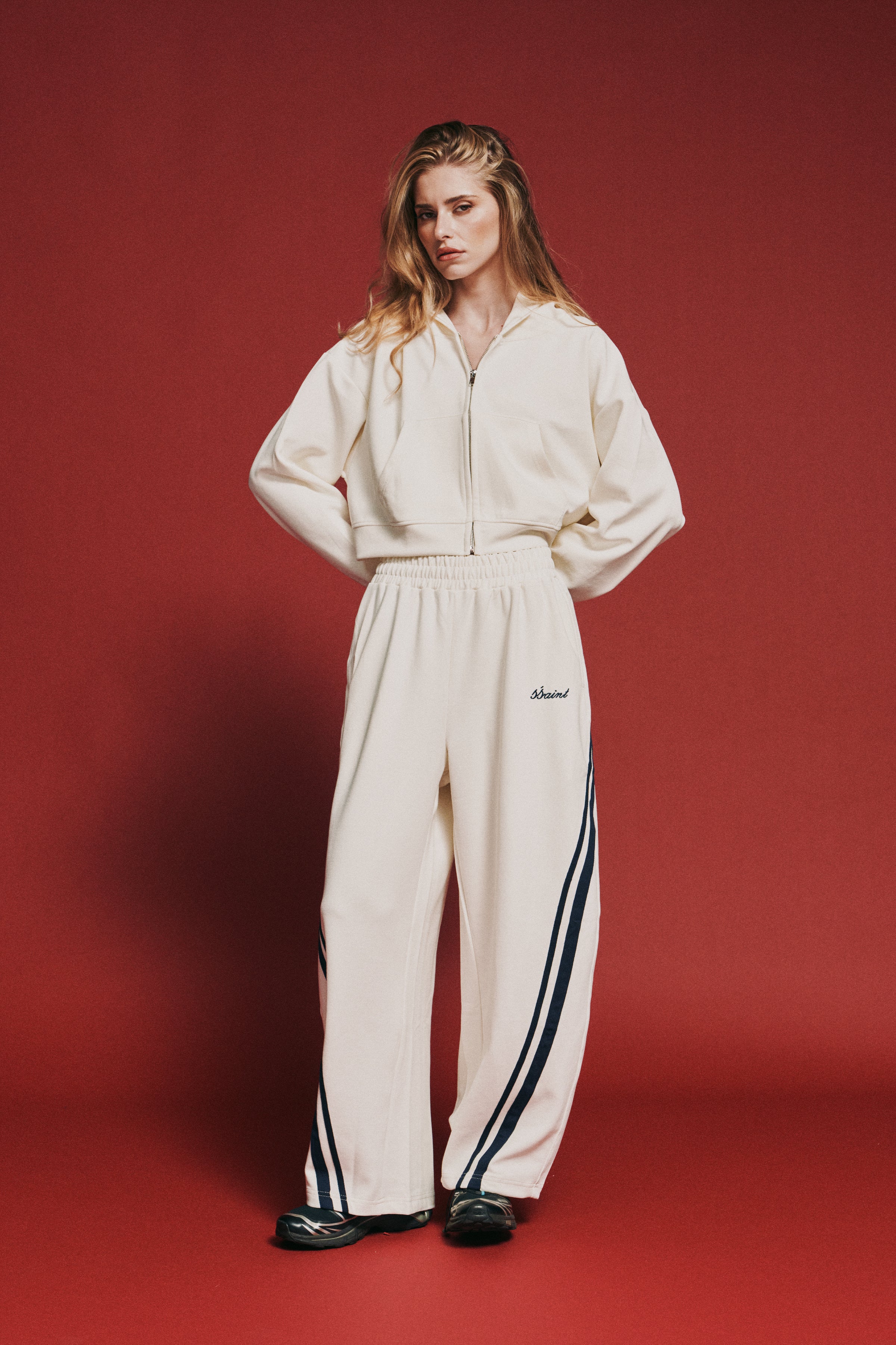SŚAINT CROPPED HOODIE - BUTTER & NAVY