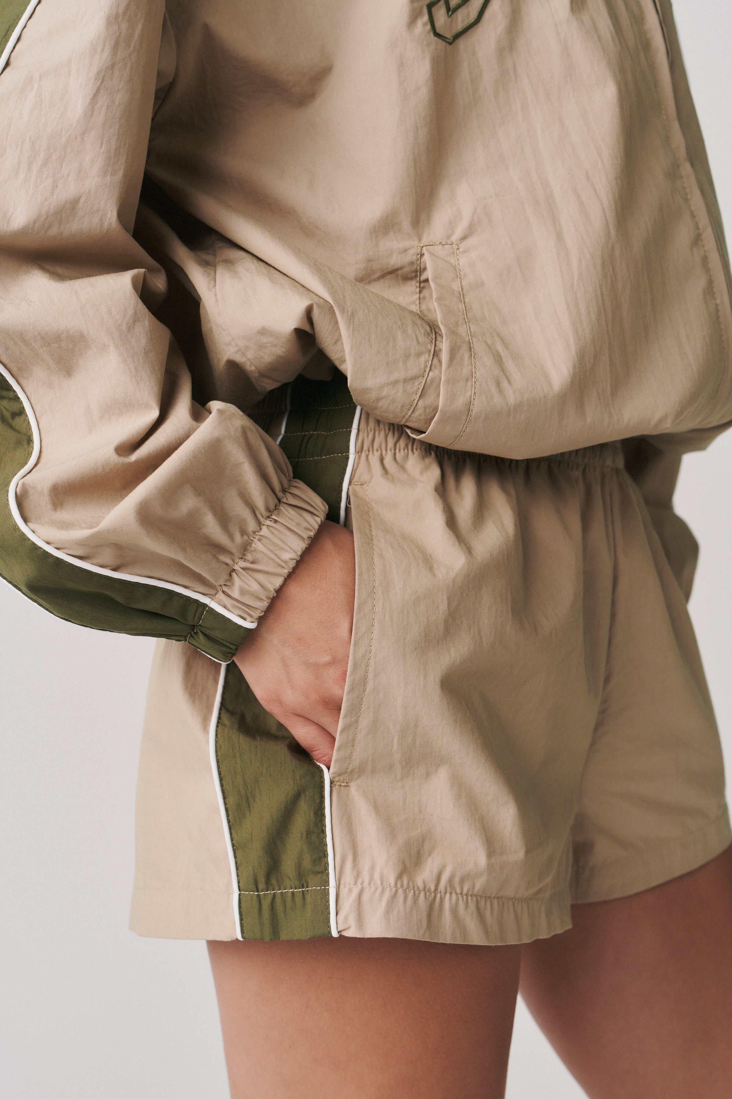 THE GROUNDS TRACK SHORT - TAN & KHAKI