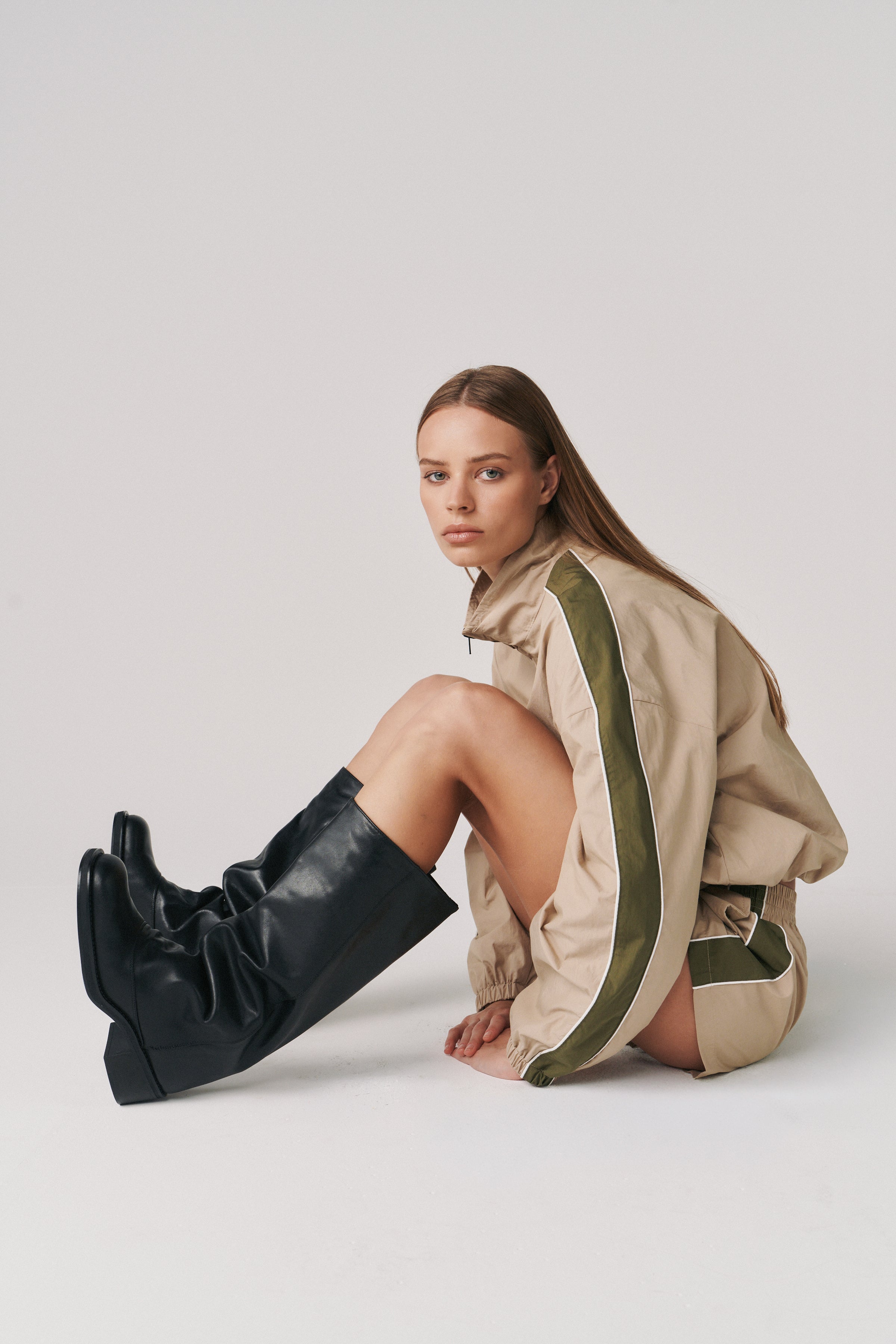 THE GROUNDS TRACK SHORT - TAN & KHAKI