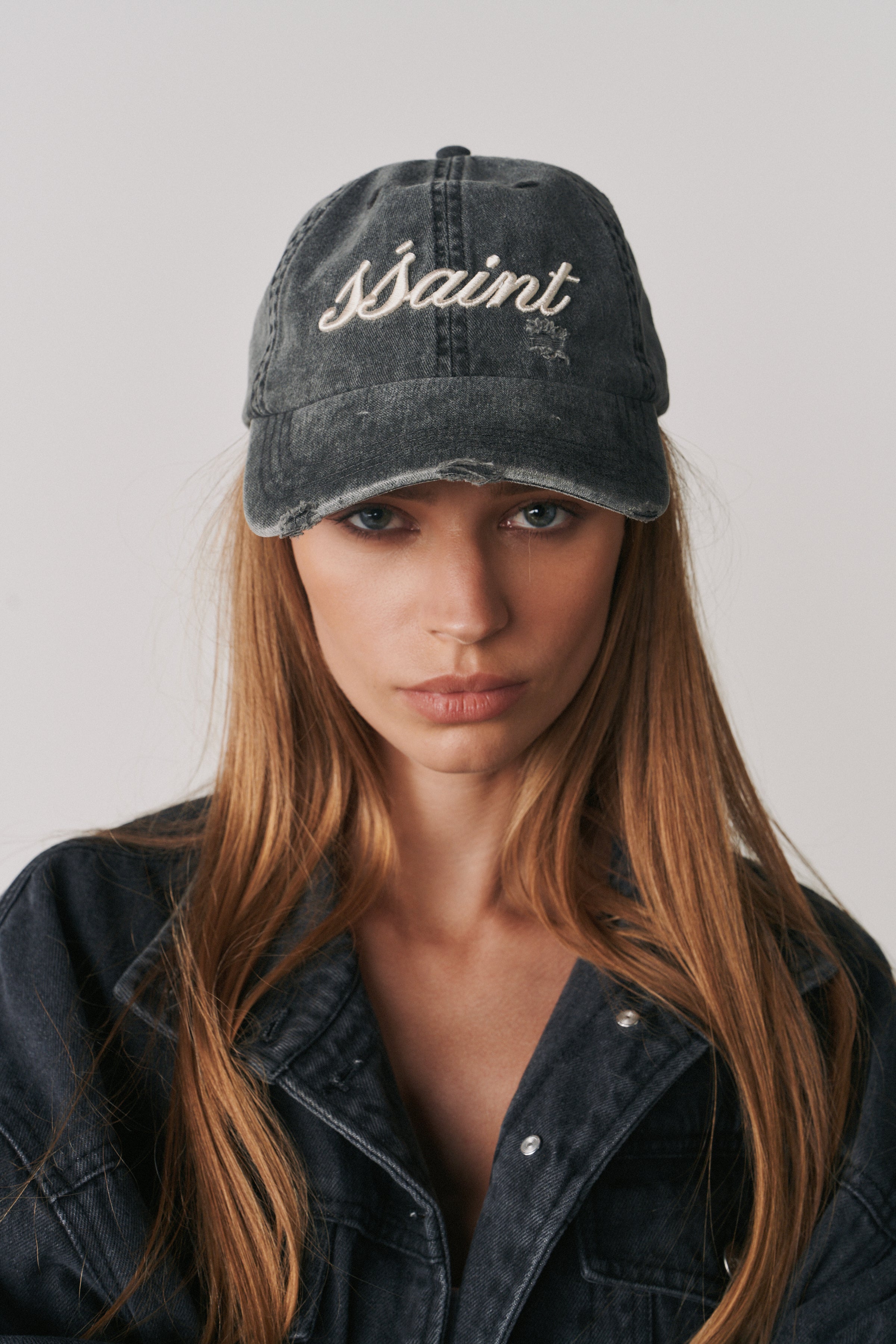 SCRIPT LOGO CAP - BLACK & CREAM