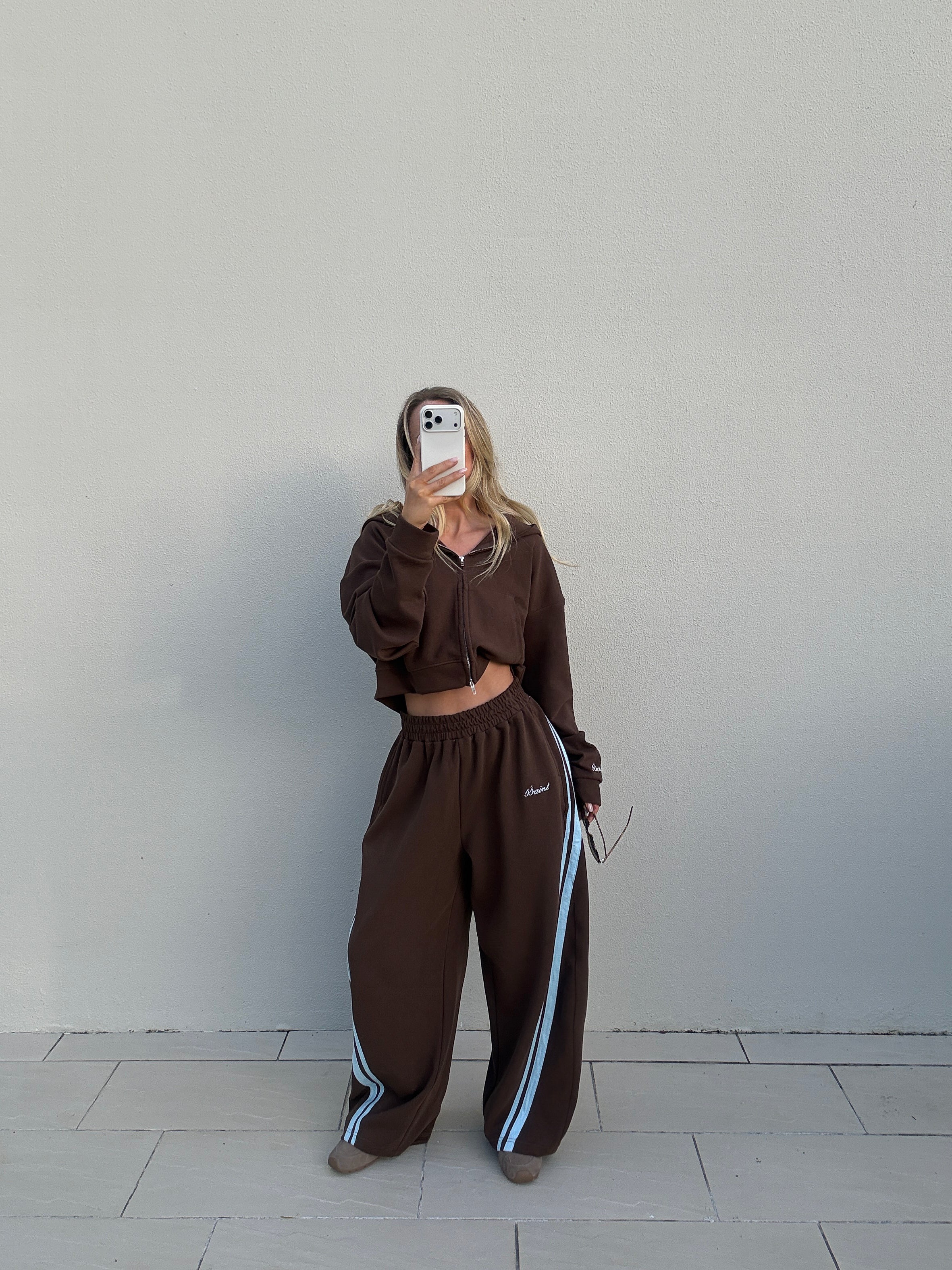 SŚAINT CROPPED HOODIE - BROWN