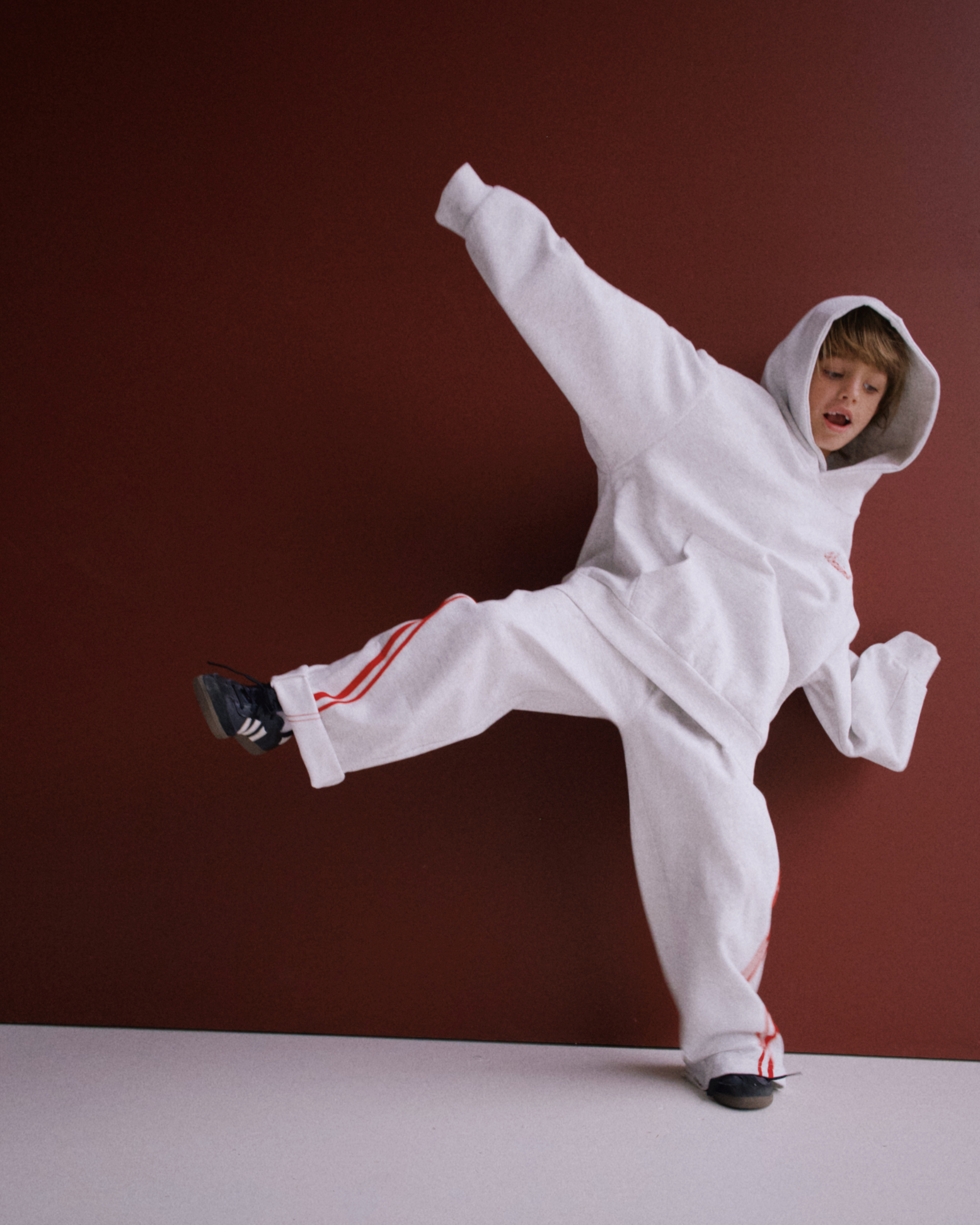 KIDS LOGO HOODIE - GREY & RED
