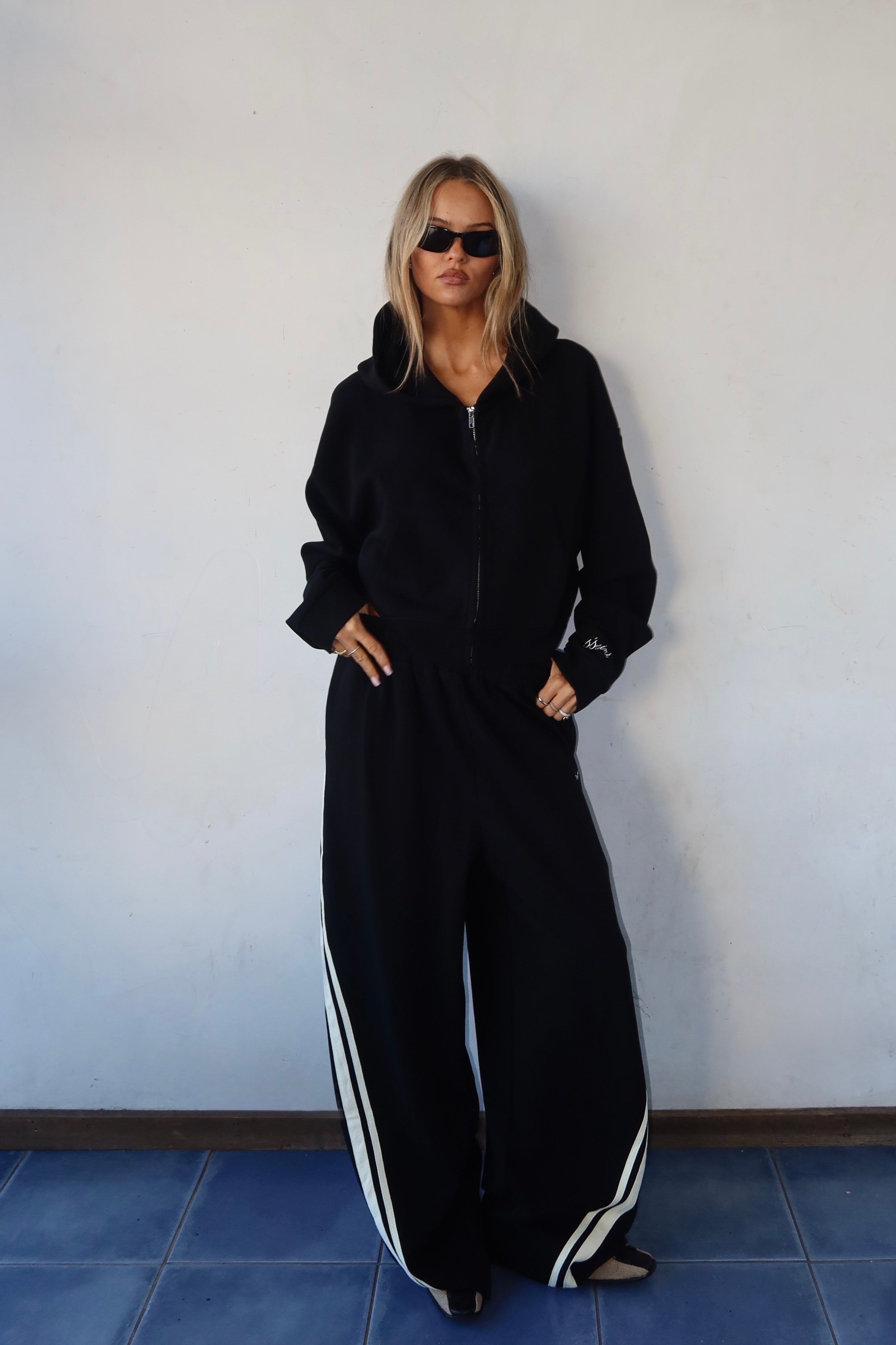 SŚAINT CROPPED HOODIE - BLACK & BUTTER