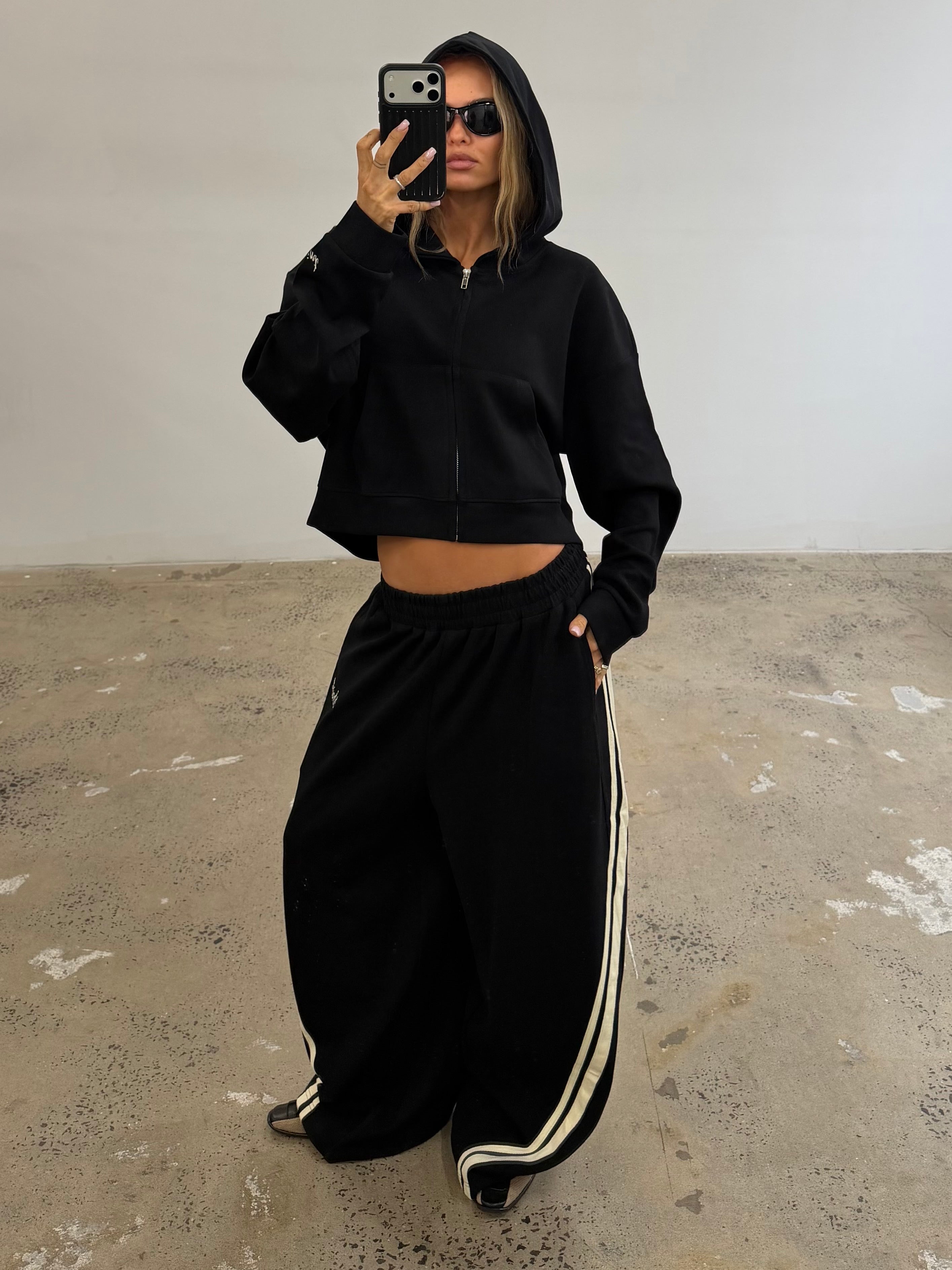 SŚAINT BARREL PANT - BLACK & BUTTER