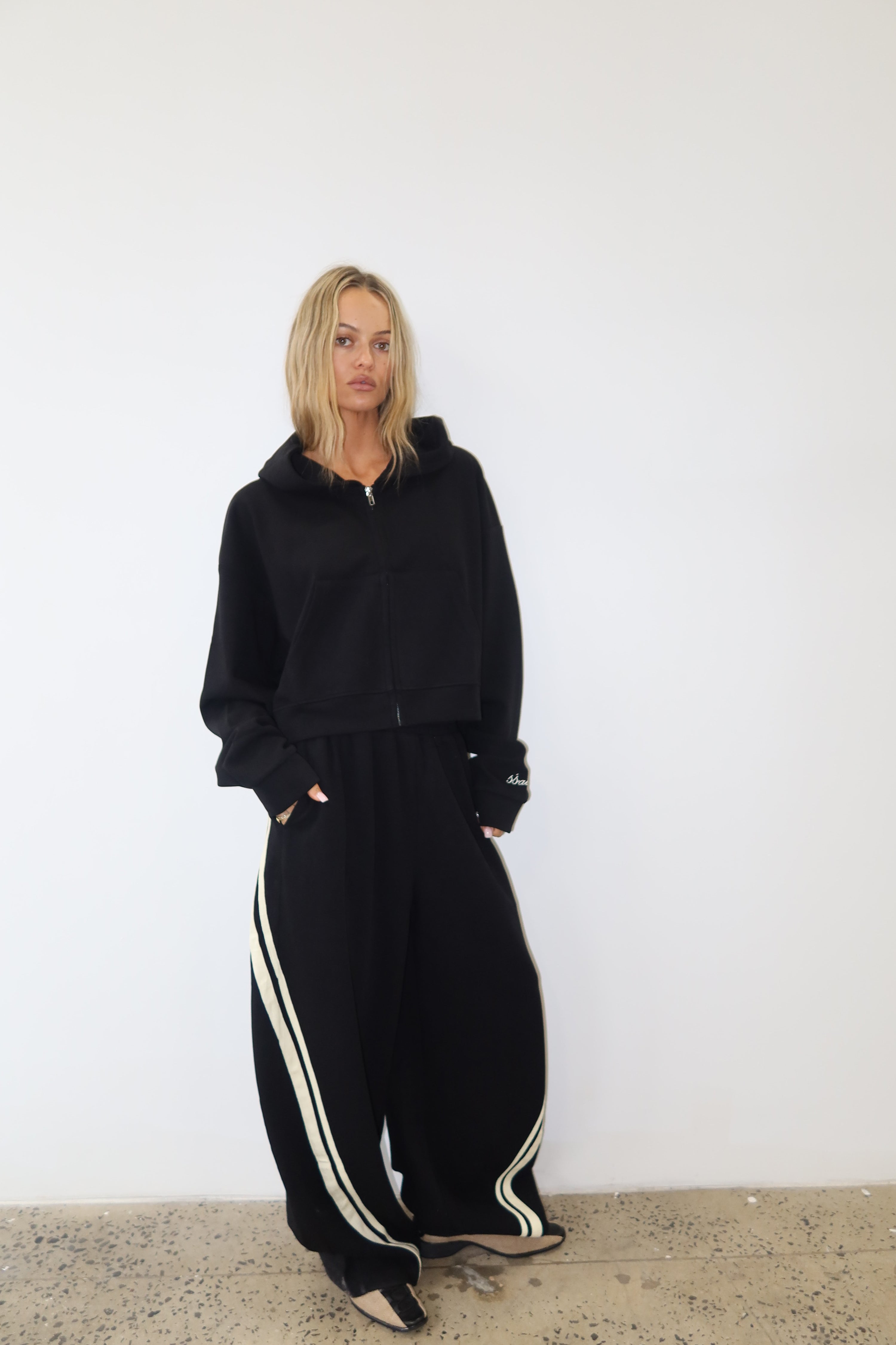 SŚAINT CROPPED HOODIE - BLACK & BUTTER