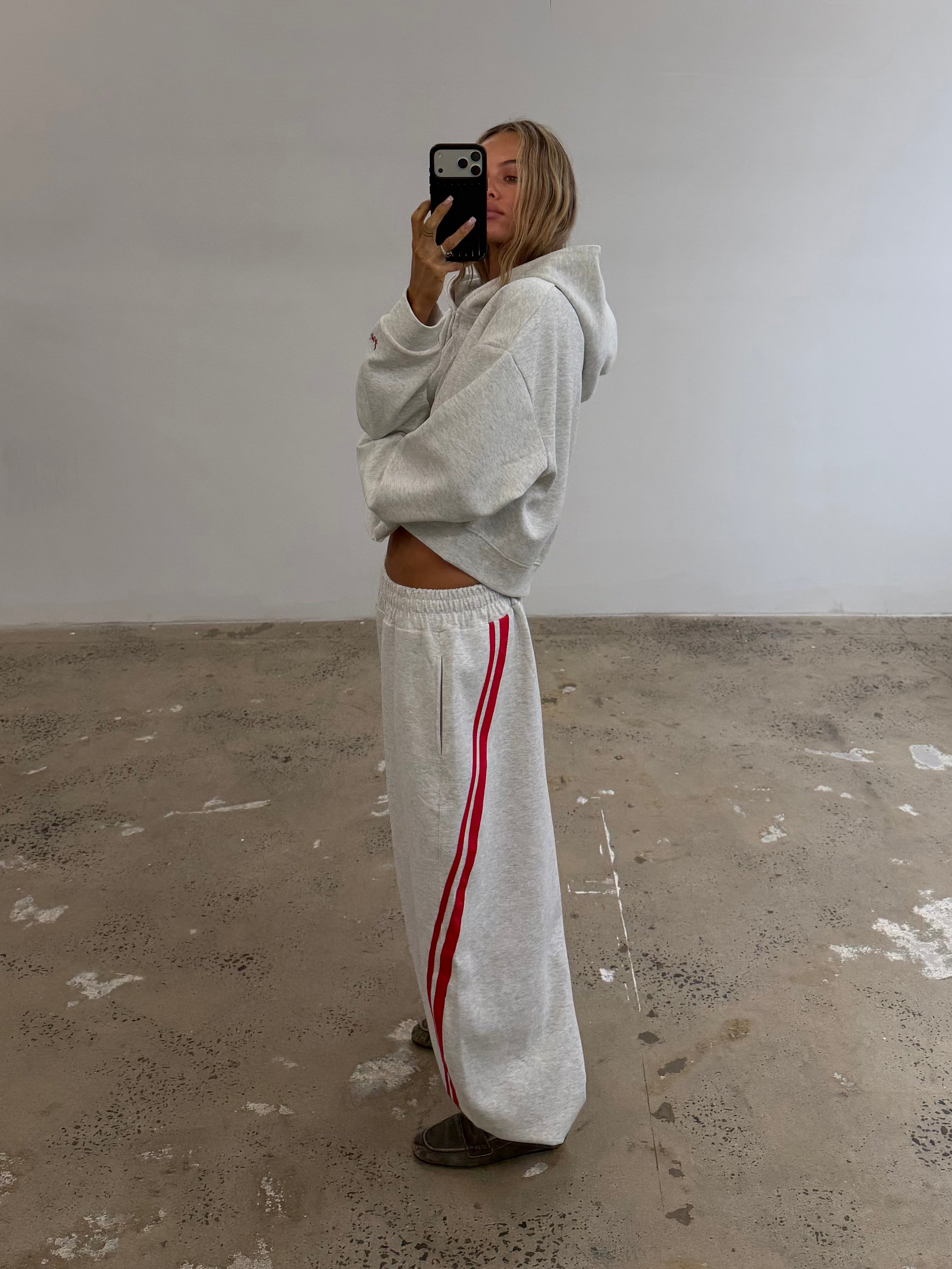 SŚAINT CROPPED HOODIE - GREY & RED