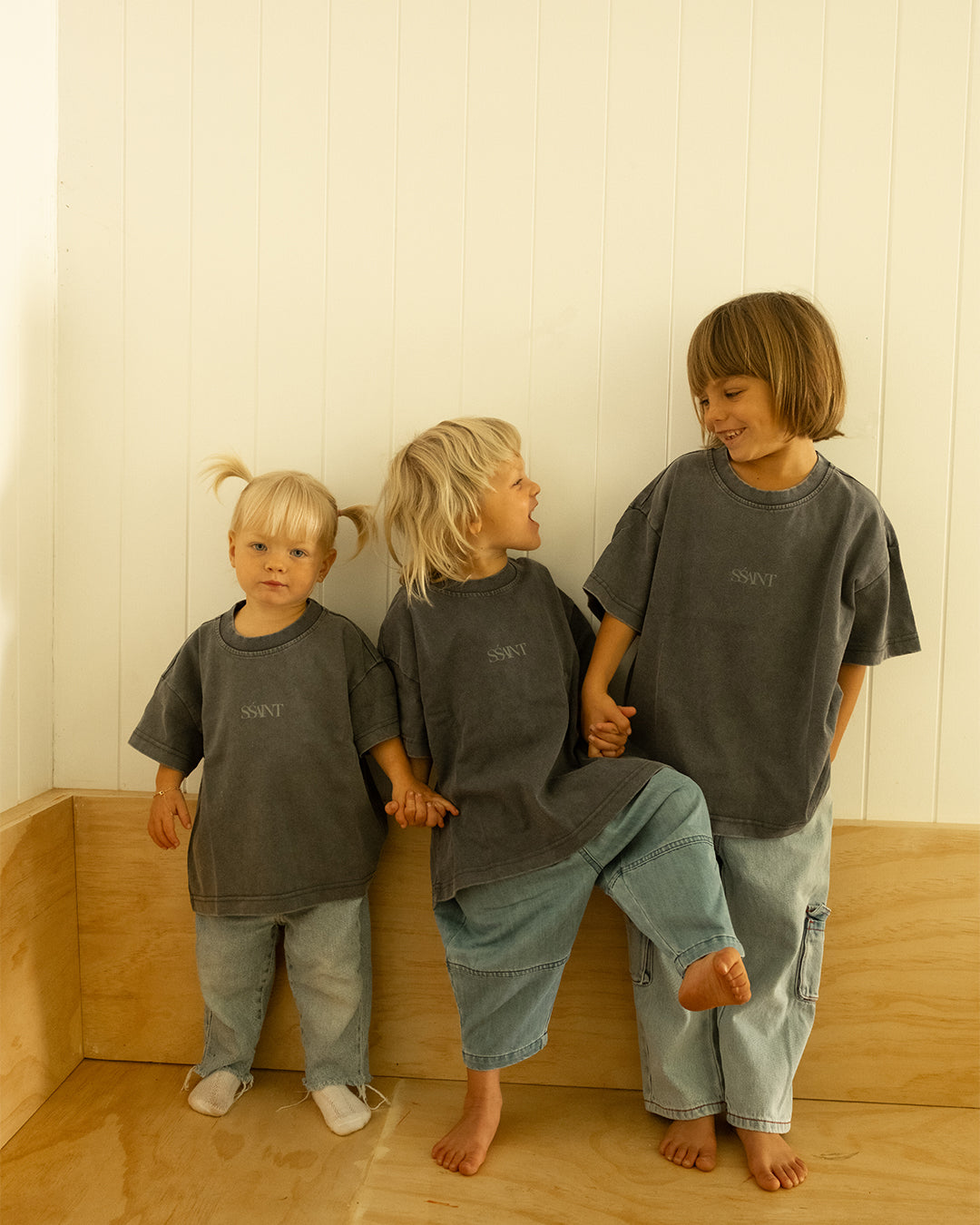KIDS NO VACANCY TEE - CHARCOAL