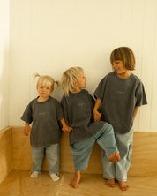 KIDS NO VACANCY TEE - CHARCOAL