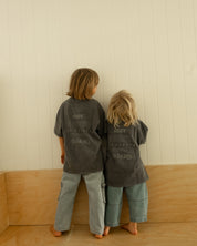 KIDS NO VACANCY TEE - CHARCOAL