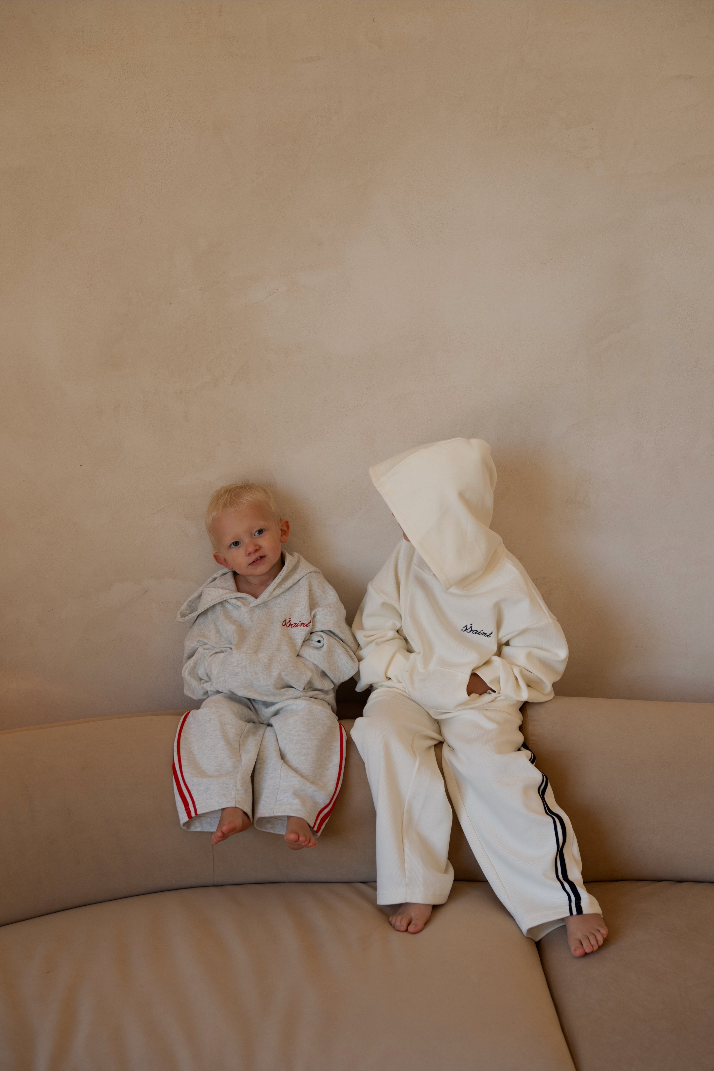 KIDS LOGO HOODIE - GREY & RED