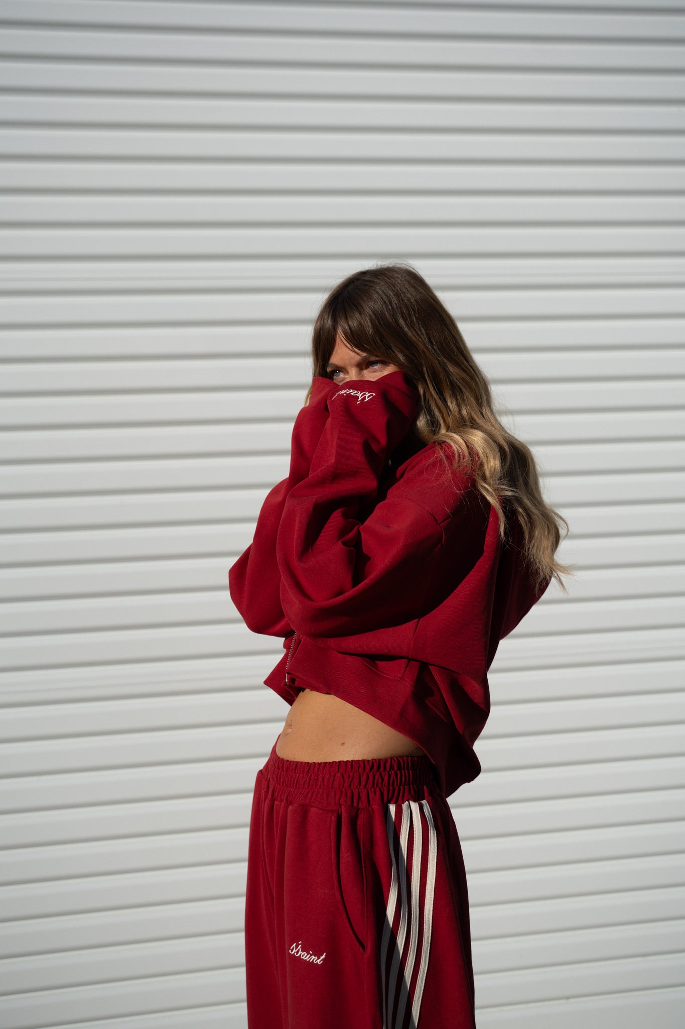 SŚAINT CROPPED HOODIE CHERRY