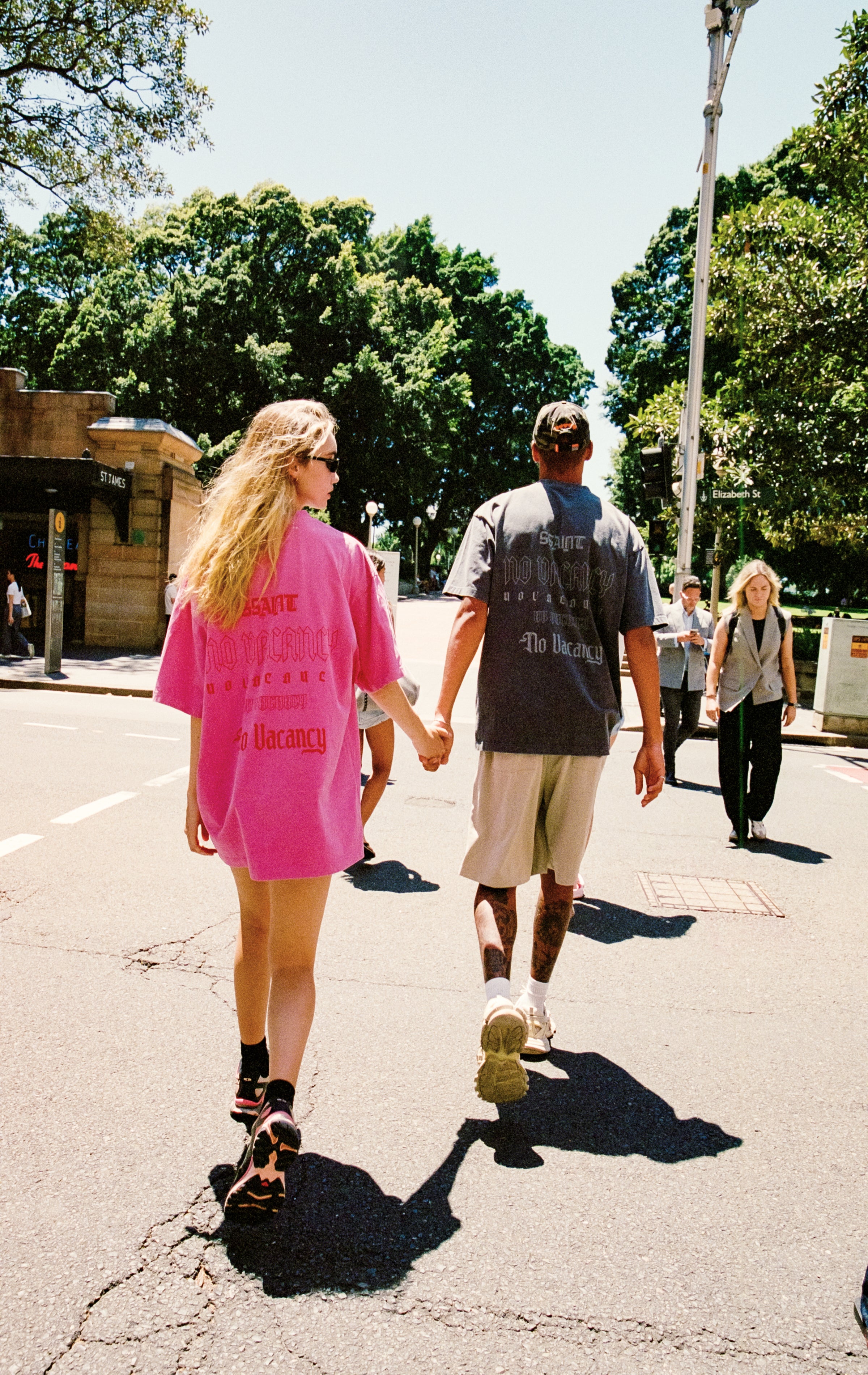NO VACANCY TEE - DARK PINK ACID WASH