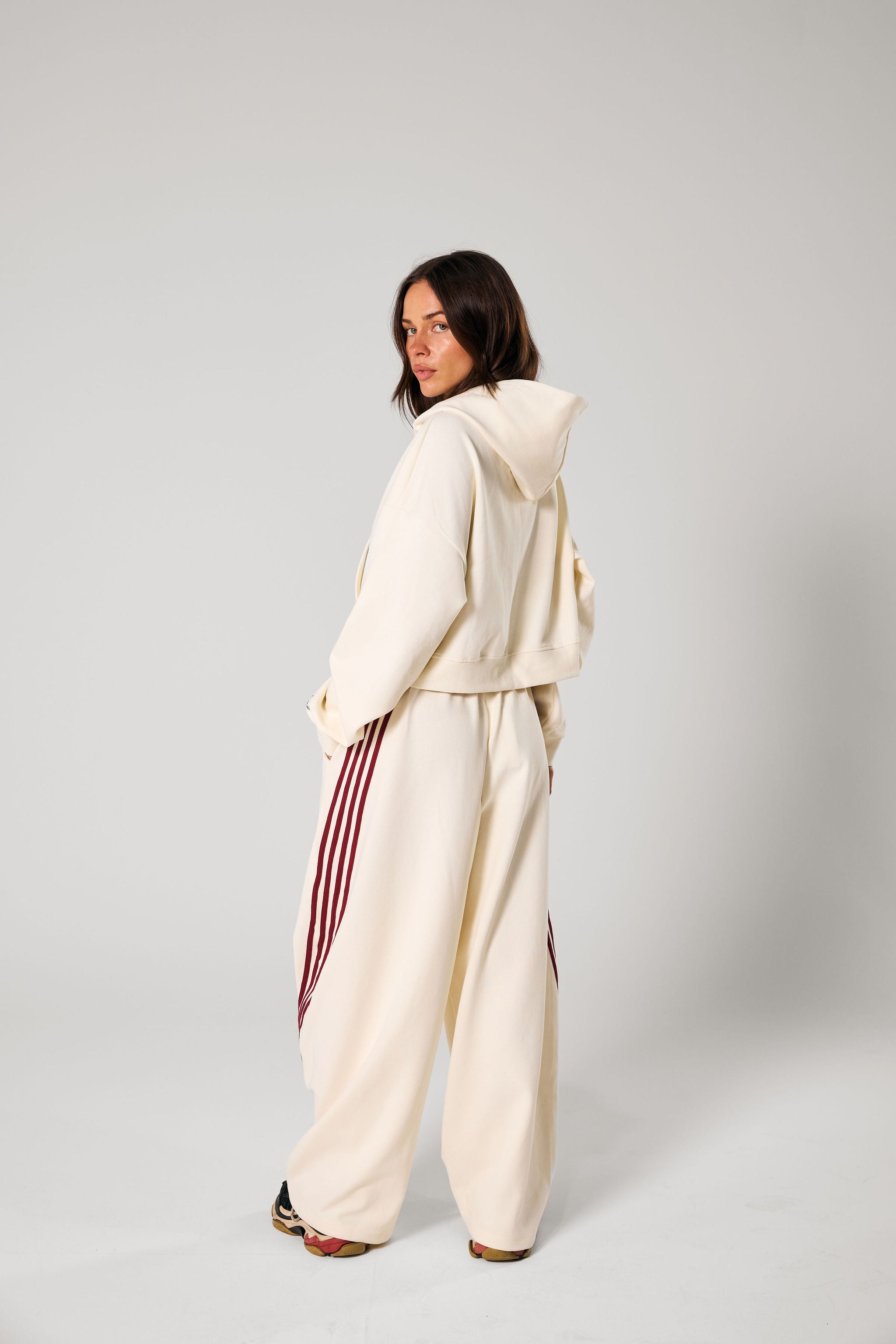 SŚAINT CROPPED HOODIE BUTTER