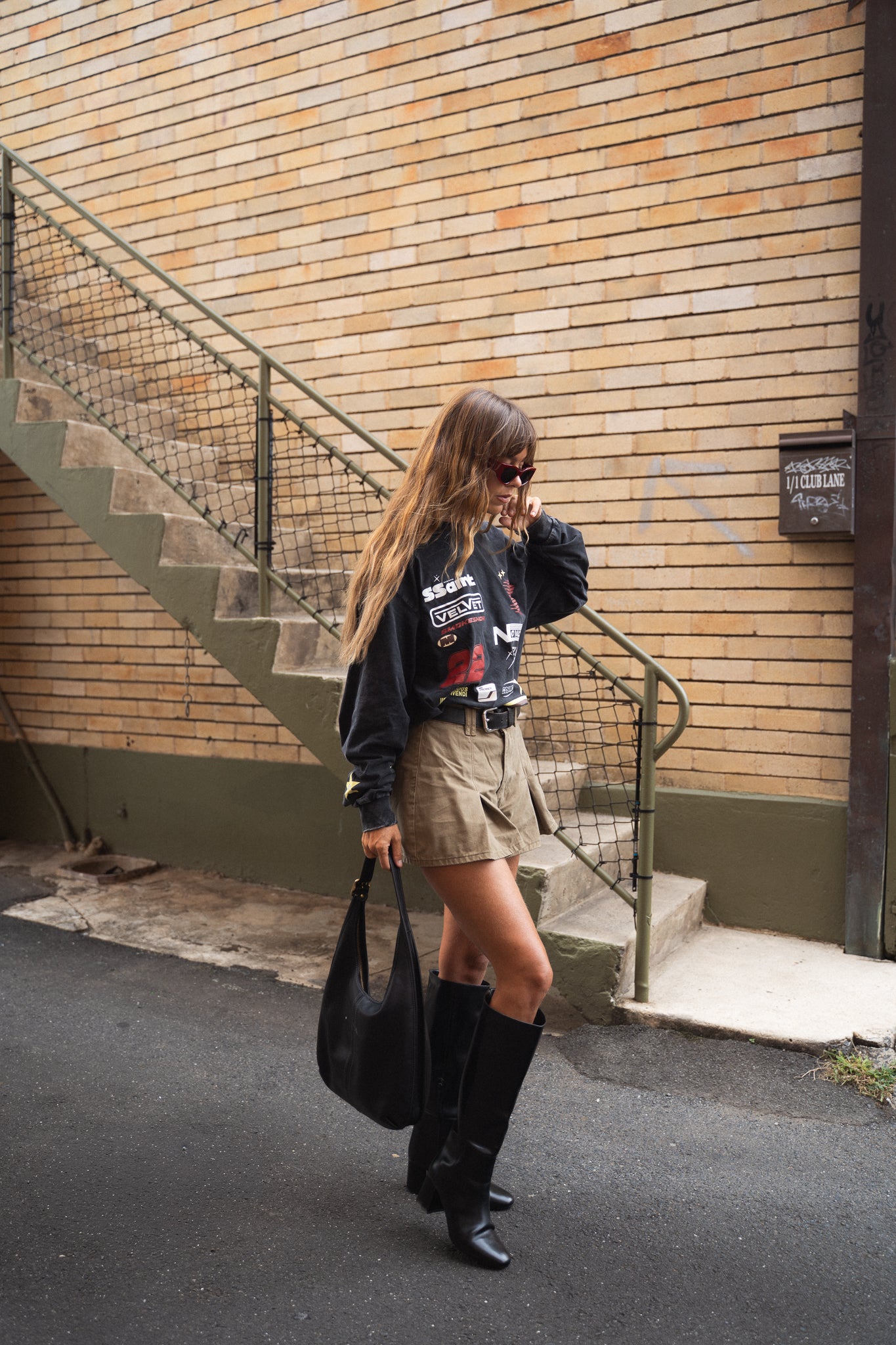 SIGNATURE MOTO TEE - BLACK ACID WASH