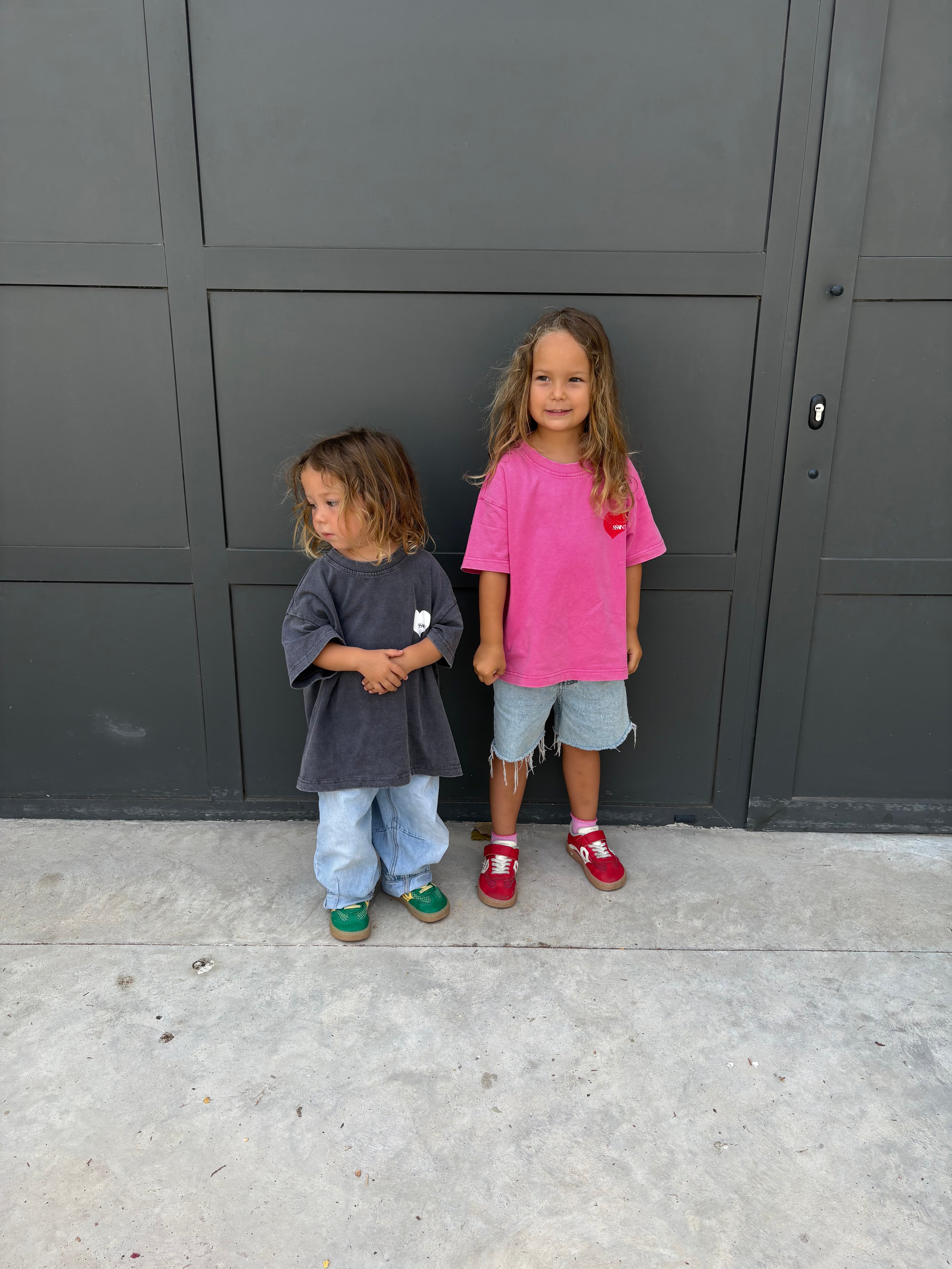 KIDS HEART TEE - ACID WASH CHARCOAL