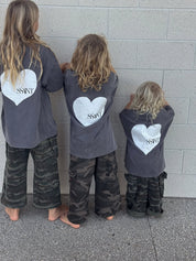 KIDS HEART TEE - ACID WASH CHARCOL